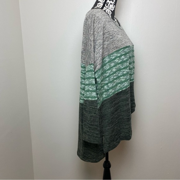 Umgee NWT Color Block Striped Front Knotted Hem Top - Picture 9 of 11